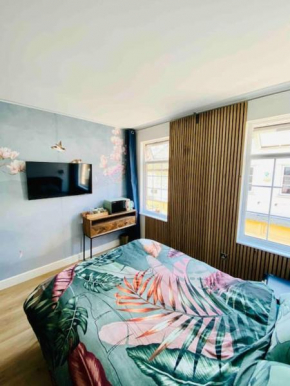 New studio flat overlooking city centre, Kingston Upon Thames
